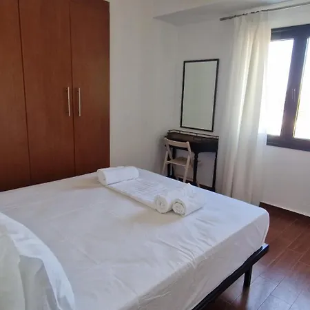 Lithanemon מלון דירות