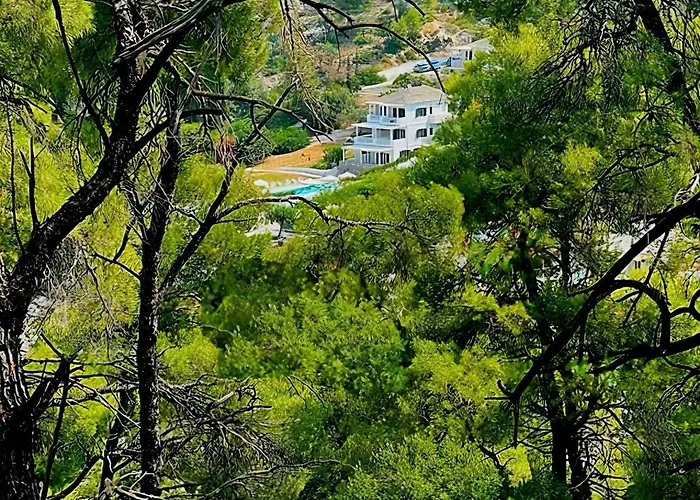 Lithanemon Aparthotel 4*